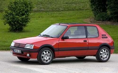 PEUGEOT 205 GTi CROWNED THE 'GREATEST EVER HOT HATCH' AT THE PERFORMANCE CAR SHOW